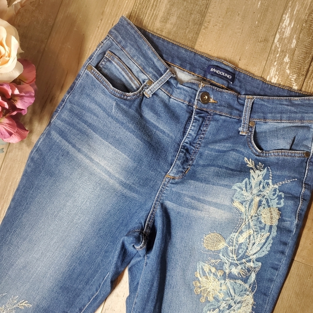 Bandolino Mandie Crop Dark Wash Floral Embroidered Women's Denim Jeans Size 10 - Picture 16 of 16